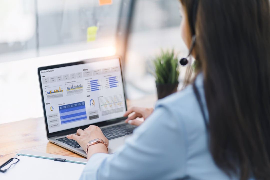 Medicare insurance agent using marketing automation lead generation software